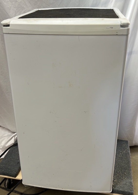 Sanyo Compact Mini Refrigerator White Single Door Fridge Adjustable Shelving