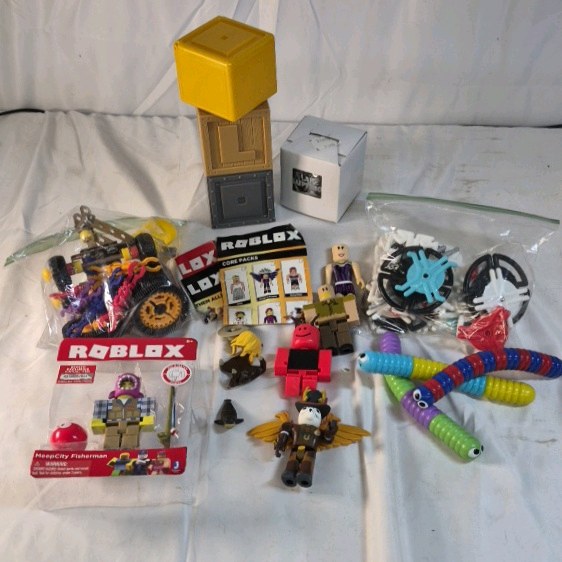 Lot of Roblox Figures Accessories Toys Worm Fidget Building Parts Mixed