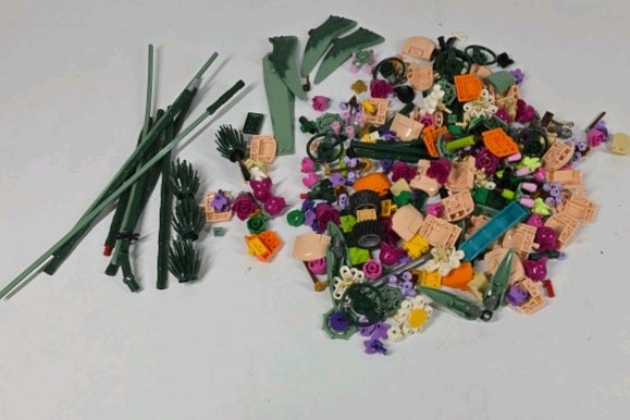 LEGO Bulk Lot Plants Flowers Garden Pieces Leaves Accessories Mixed