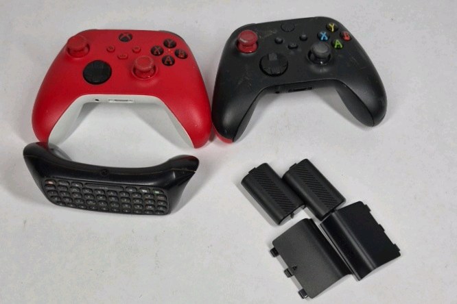 Lot of 2 Microsoft Xbox One Controllers