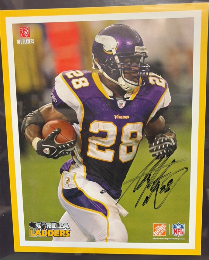 Adrian Peterson Signed Minnesota Vikings Gorilla Ladders Home Photo 15.25 x 18.25 COA