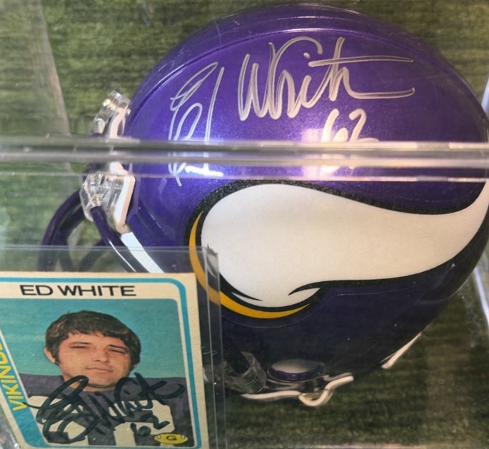 Ed White Autographed Mini Helmet #62 Minnesota Vikings & Autographed Card In Display