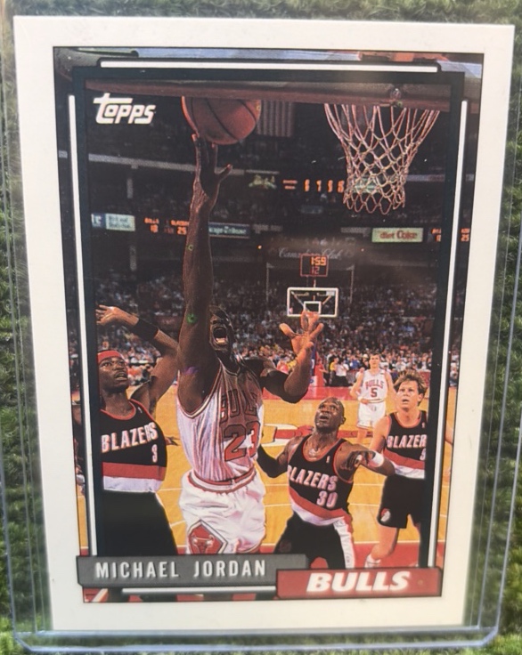 1992 Topps Basketball #141 Michael Jordan - Chicago Bulls