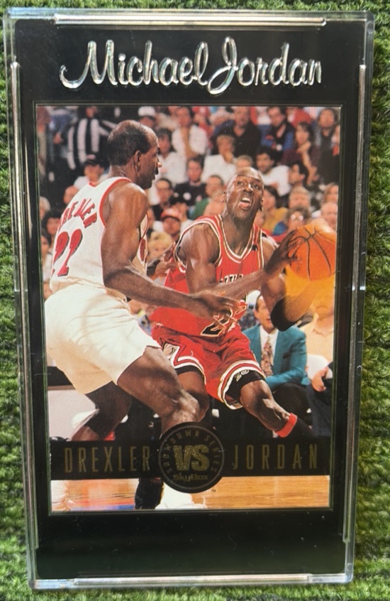 Michael Jordan vs Clyde Drexler 1994 Skybox  Basketball Card #SS11