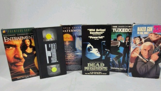 VHS Movie Lot Entrapment Waterworld Dead Presidents Tuxedo Naked Gun 33 Comedy Action Films