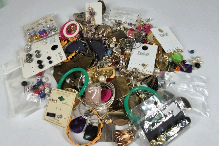 Mixed Fashion Jewelry Lot Earrings Bracelets Rings Beaded Rhinestone Assorted  Description