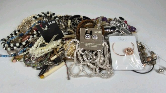 Mixed Fashion Jewelry Lot Necklaces Bracelets Earrings Beaded Rhinestone Assorted