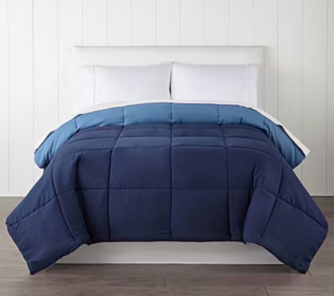 FullQueen Home Expressions Ultra Soft Down Alternative Reversible Comforter