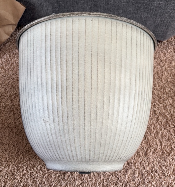 Natural IronStone GardenFlower Pot 14-Inches Wide 6.6 Gallon Gray Color Sith Decorative Lines