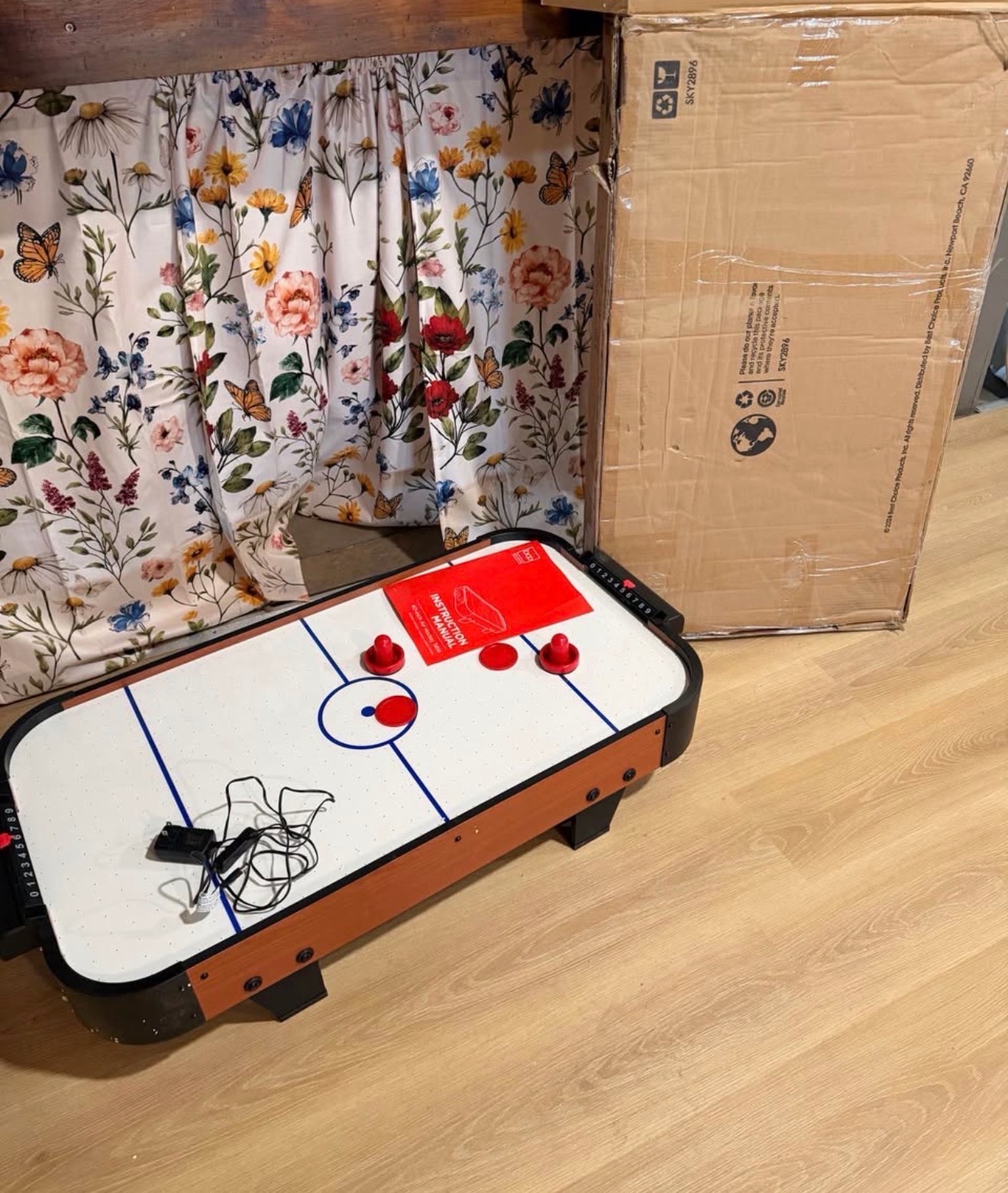 New just assembled Tabletop Air Hockey Arcade Game Table w 2 Pucks, 2 Strikers - 40in