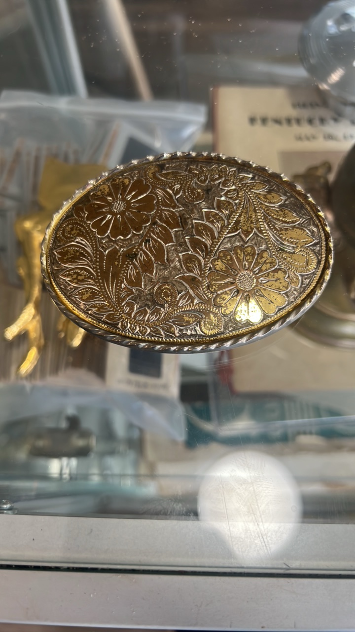belt buckle