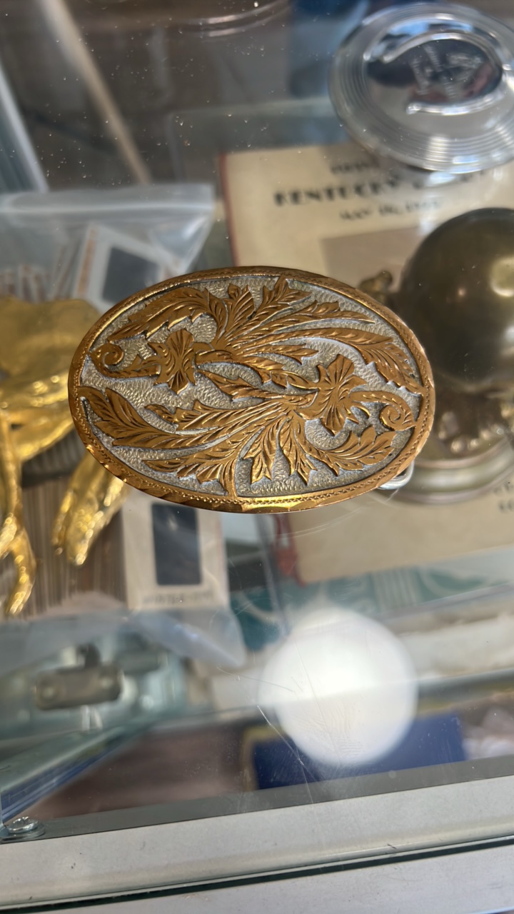 belt buckle