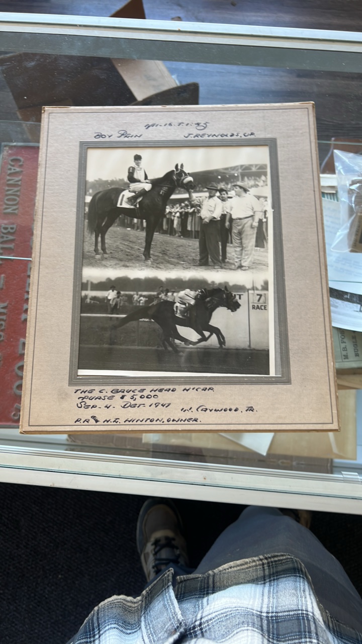 1947 horse racing photograph