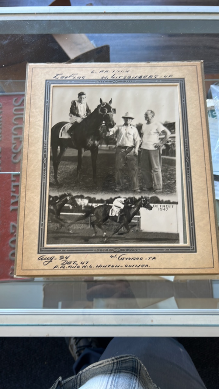 1947 leaflag horse racing photograph