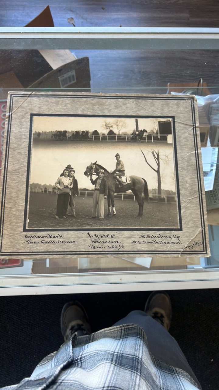1942 hijner horse racing photograph