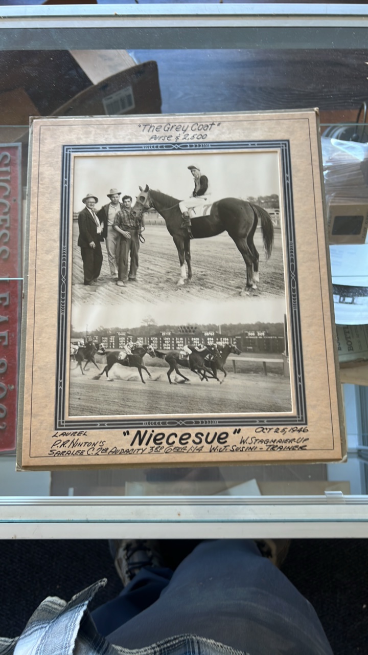 1946 niecesue horse racing photograph