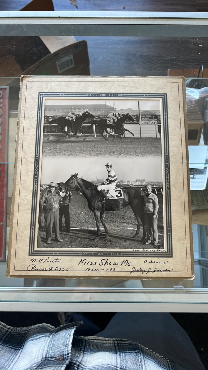 miss show me horse racing photograph