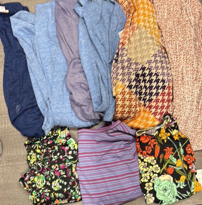 LuLaRoe Liquidation - Lot of 4-Lynnae Tops, 1-Shirley Kimono, 1-Sarah Cardigan, 4-Lindsay Kimono (Size M) - MSRP $344