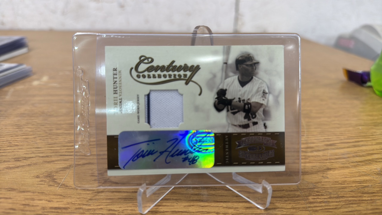 2004 Throwback Threads Century Collection Autograph Jersey Torii Hunter Serial #2325