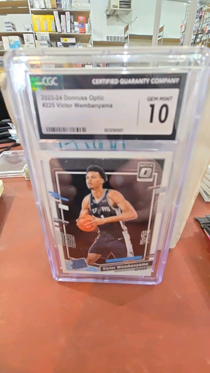 2023-24 OPTIC VICTOR WEMBANYAMA ROOKIE CARD GEM MINT 10