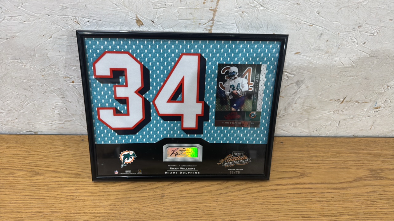 2002 Absolute Memorabilia Autograph Ricky Williams Plaque Serial #2275