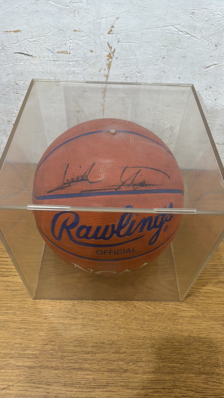 NCAA Rawlings Basketball Autgraphed by Isaiah Thomas