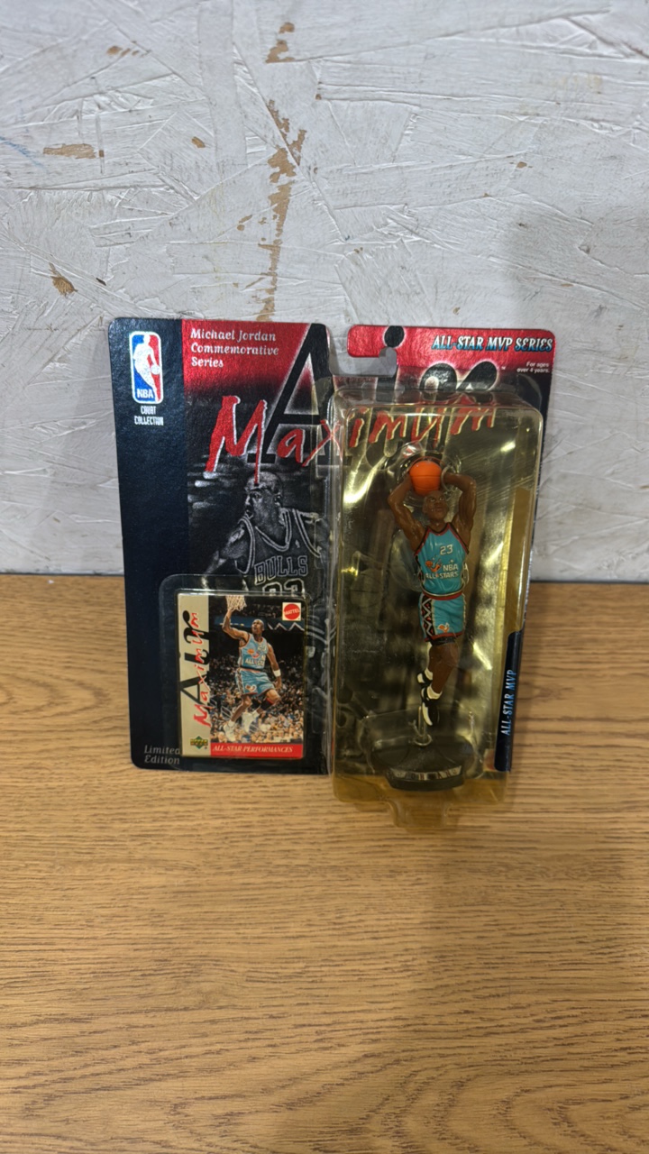 1999 Mattel Maximum Michael Jordan Figure