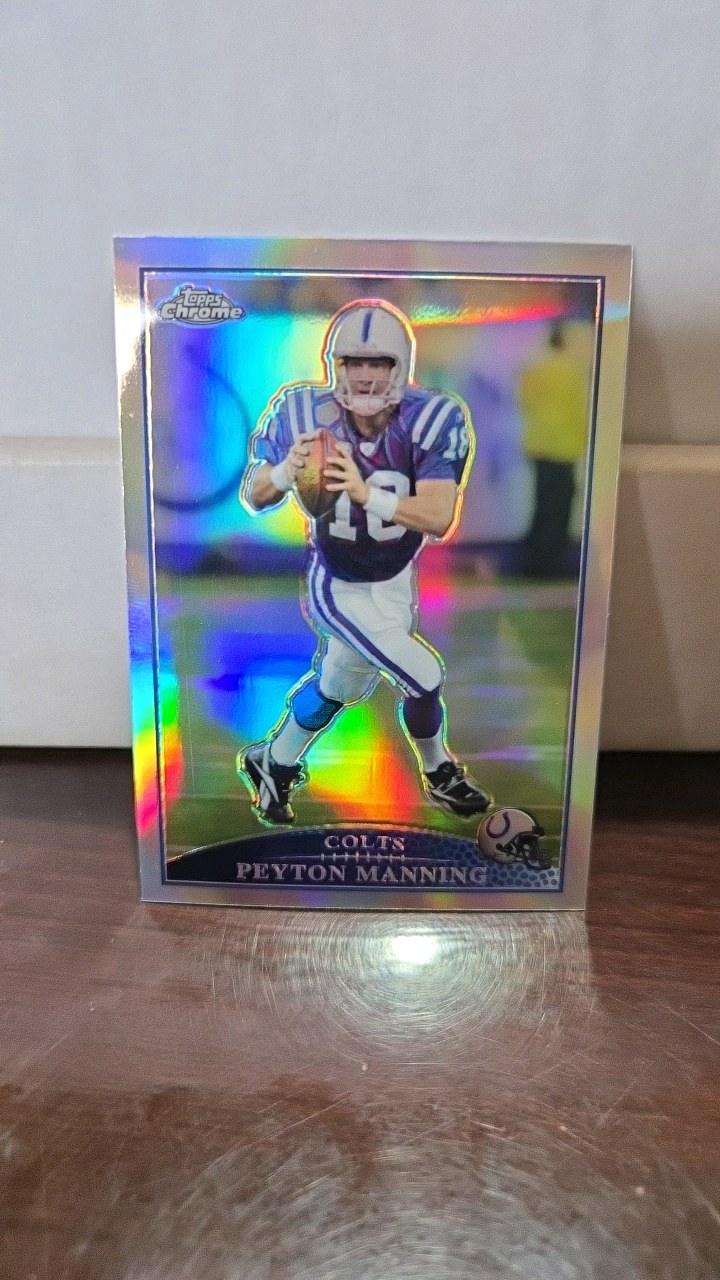 2009 TOPPS CHROME PEYTON MANNING REFRACTOR