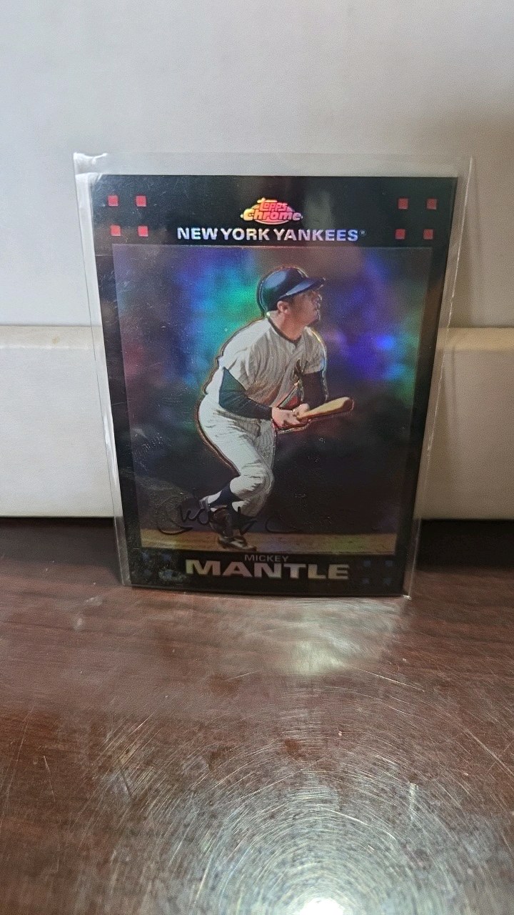 2007 TOPPS CHROME MICKEY MANTLE REFRACTOR