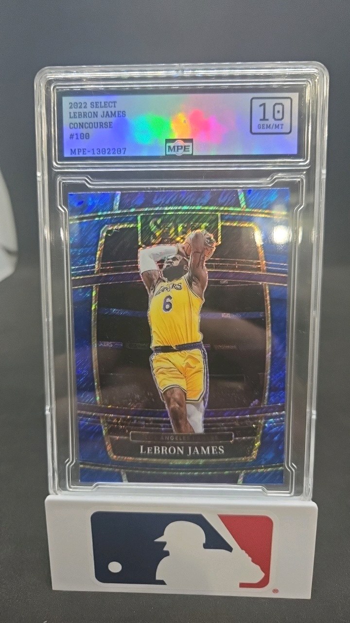 2022 SELECT LEBRON JAMES BLUE PRIZM GEM MINT 10
