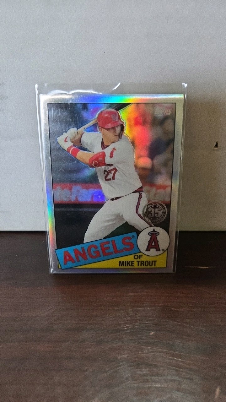 2020 Topps Mike Trout 85 insert refractor card