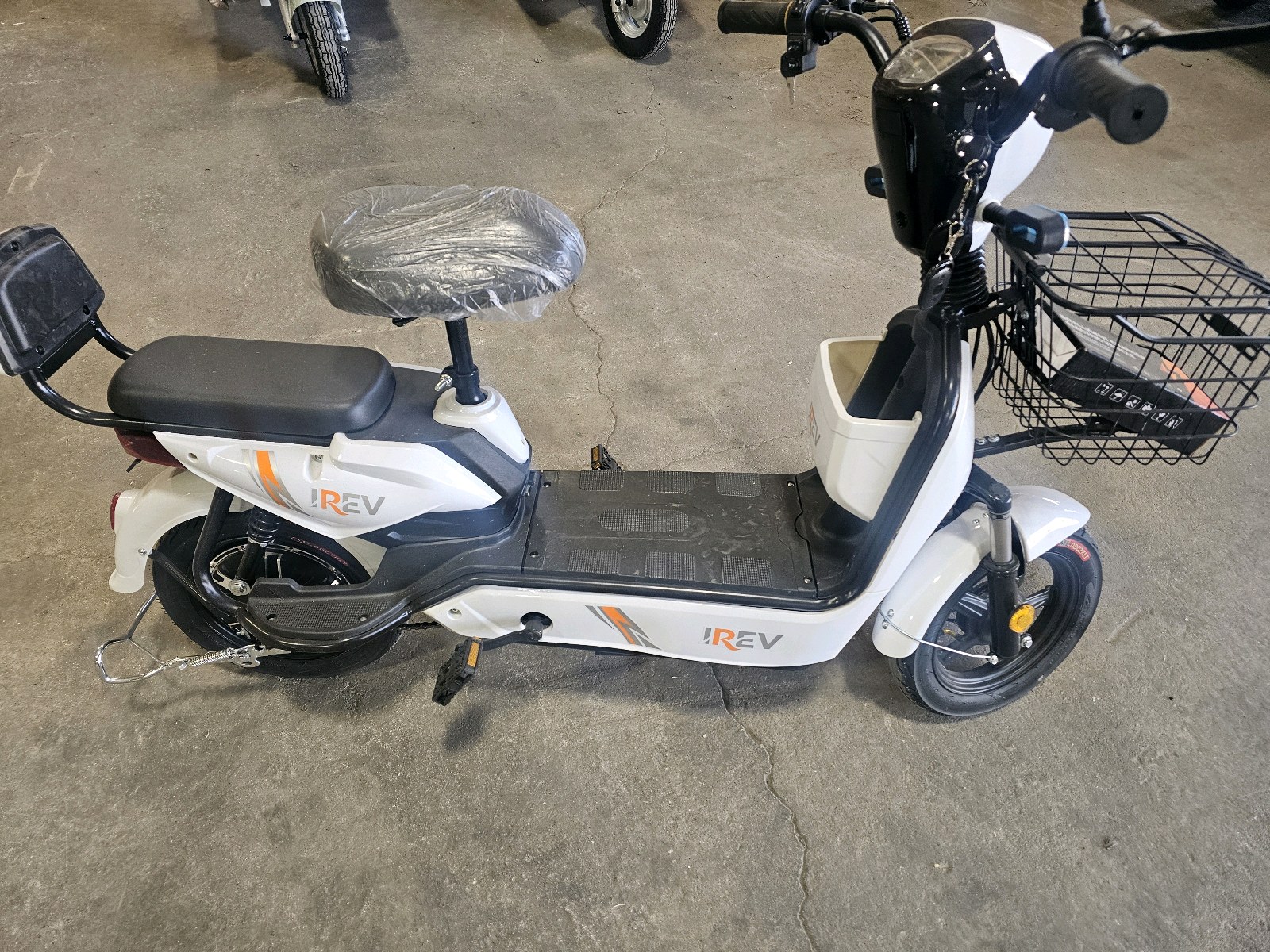 Unused 2026 ELECTRIC MOPED IREV