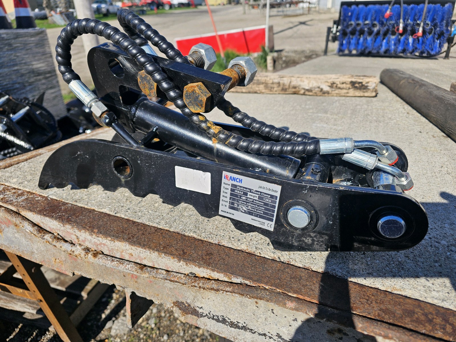 Unused SD Lanch Mini Excavator Hydraulic Thumb Clamp