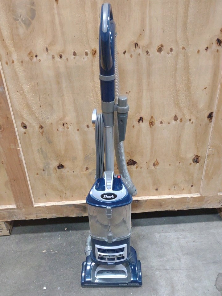 shark lift away deluxe vacuum