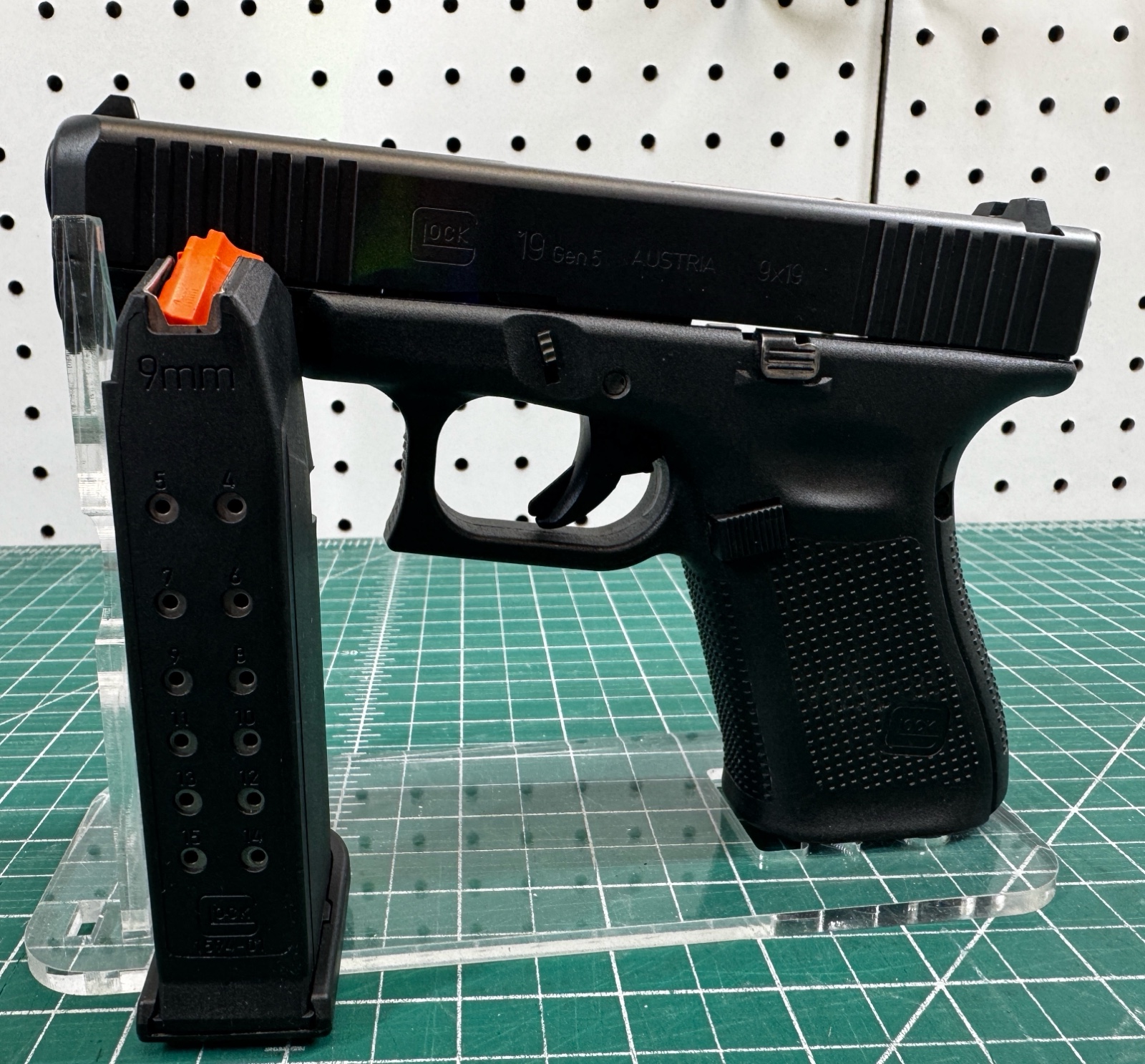 Glock 19 Gen 5 Semi-Auto Pistol 9MM with Magazine