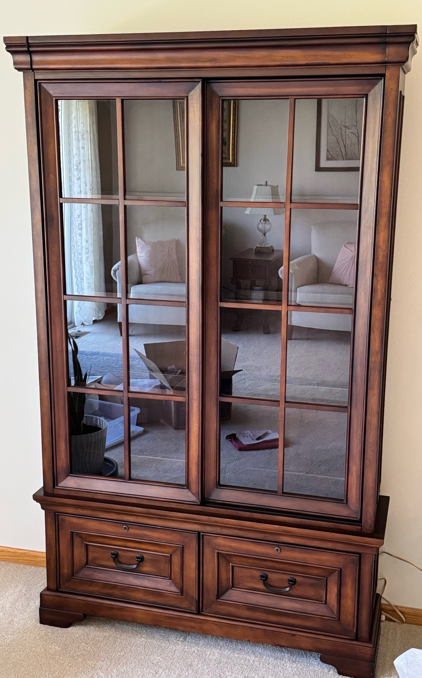 Traditional Style Curio Cabinet