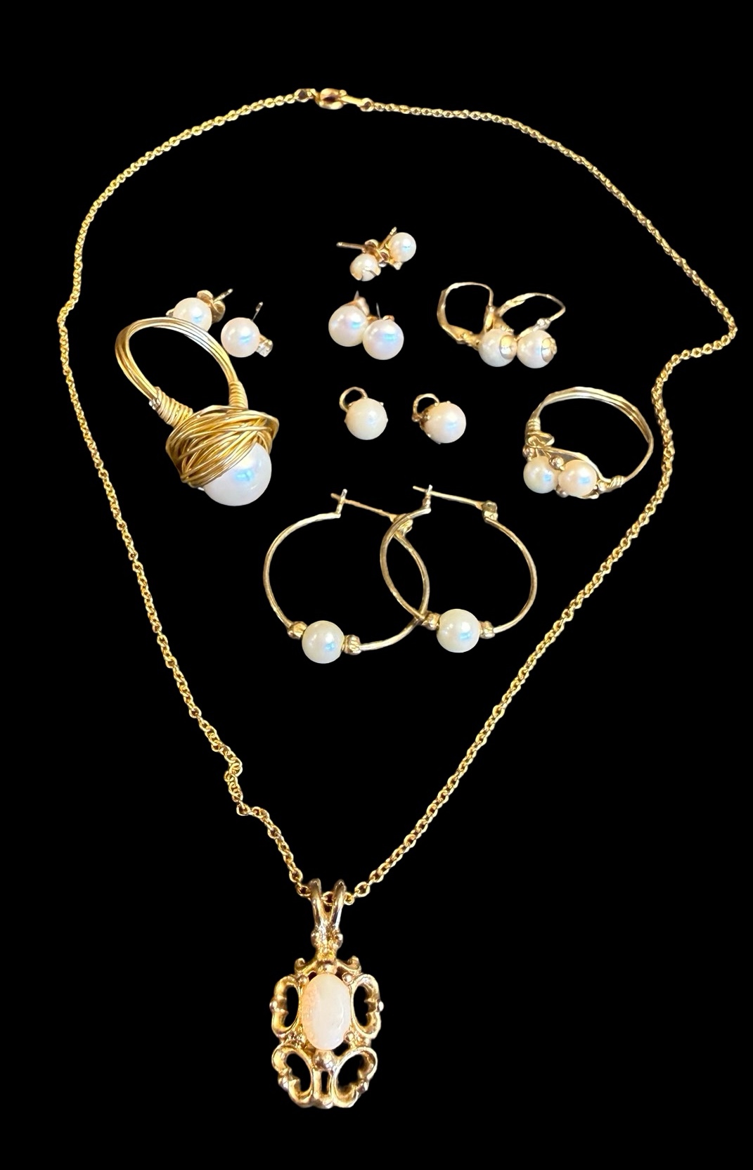 Assortment of Pearl & Gold Tone Jewelry