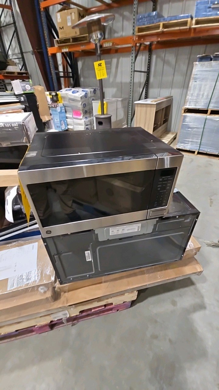 GE 1.6 Cu. Ft. Countertop Microwave Oven