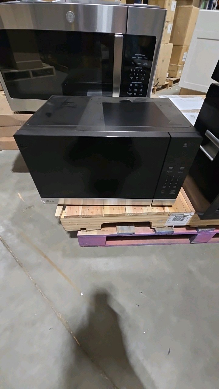 LG NeoChef 1.5 cu. ft. 1100-Watt Countertop Microwave in Stainless Steel with Smart Inverter