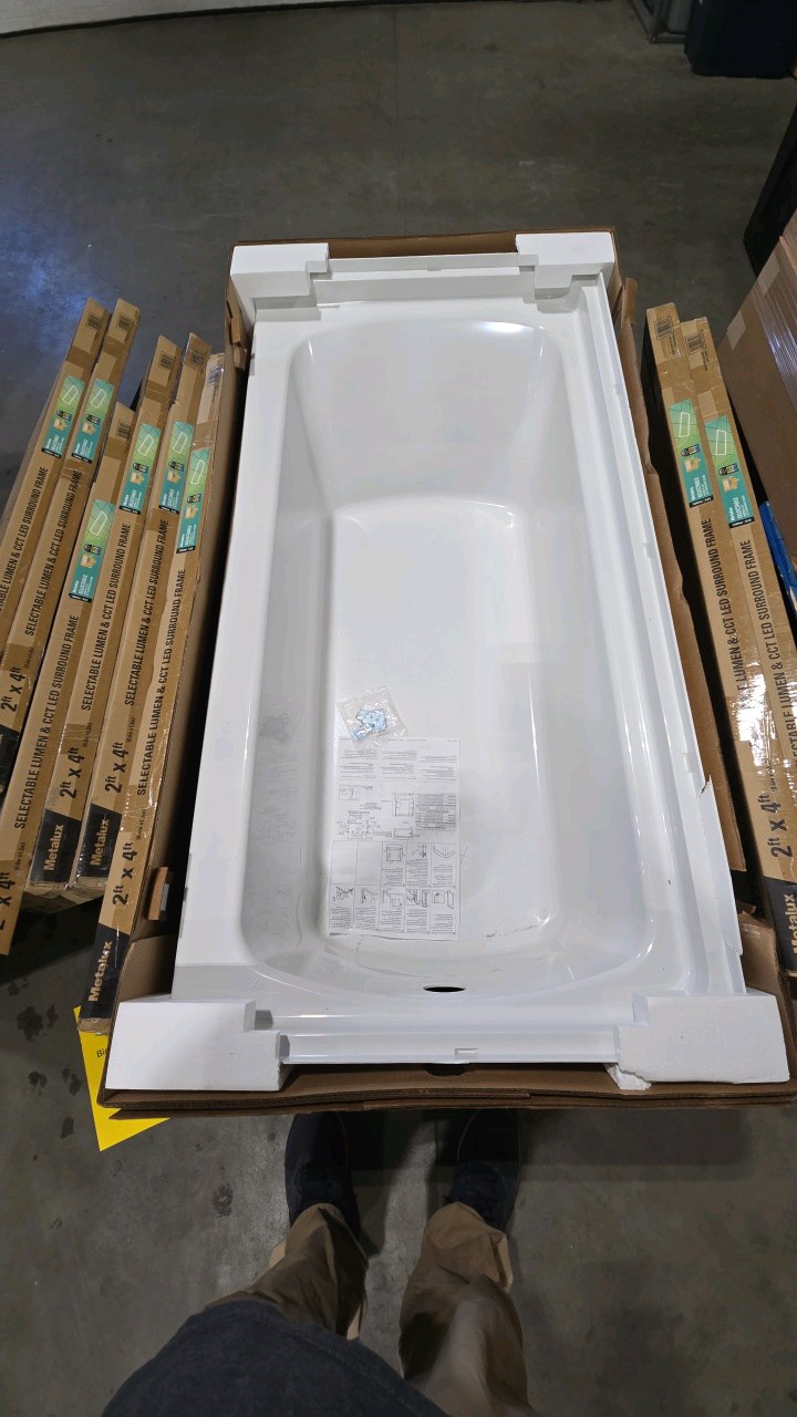 Sterling 60 in. x 30 in. Soaking Bathtub with Right Drain in White