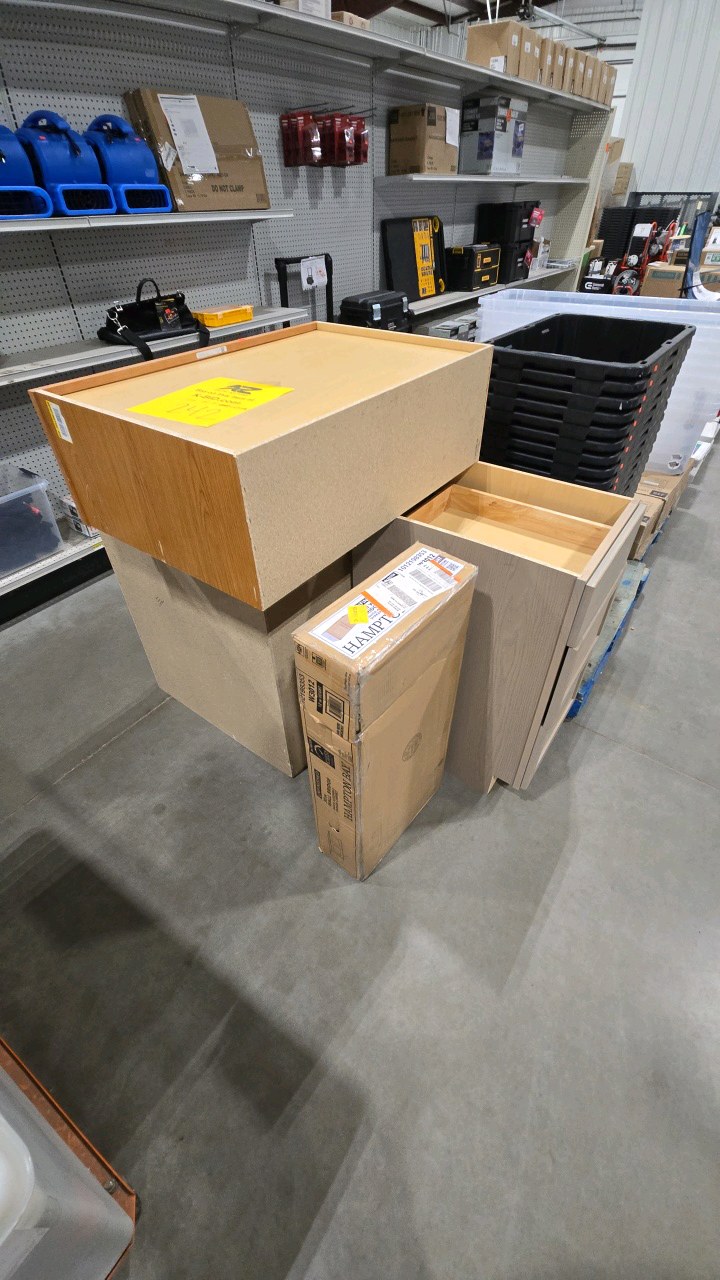 Assorted Lot of 4 kitchen cabinets