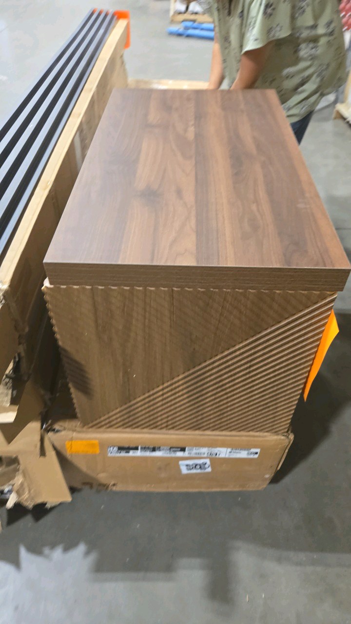 20 in x 35 in Wall Mounted Desk