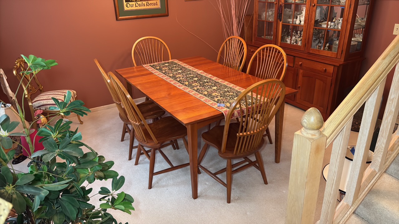 Dining wood table with 6 spindle back chairs L66 x D44 x H30