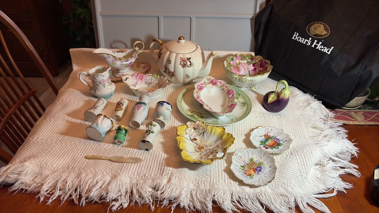 Vintage porcelain pieces