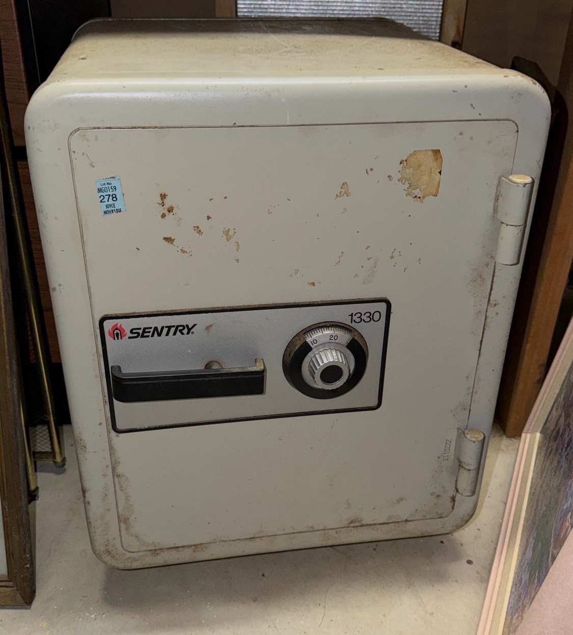 Floor safe