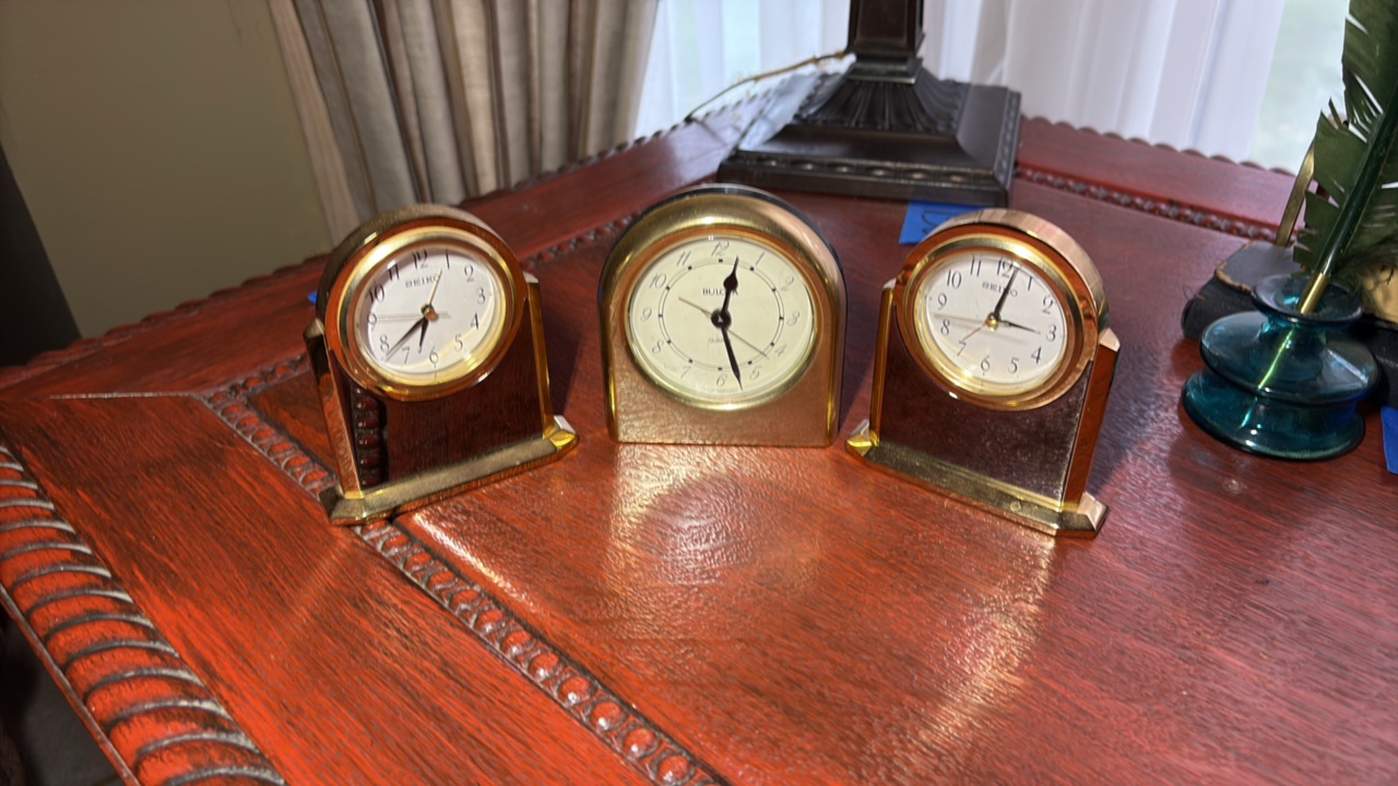 (3) Table Clocks Seiko and Bulova