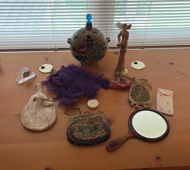 Vintage collectibles. Purses, mirror, figurine, clock