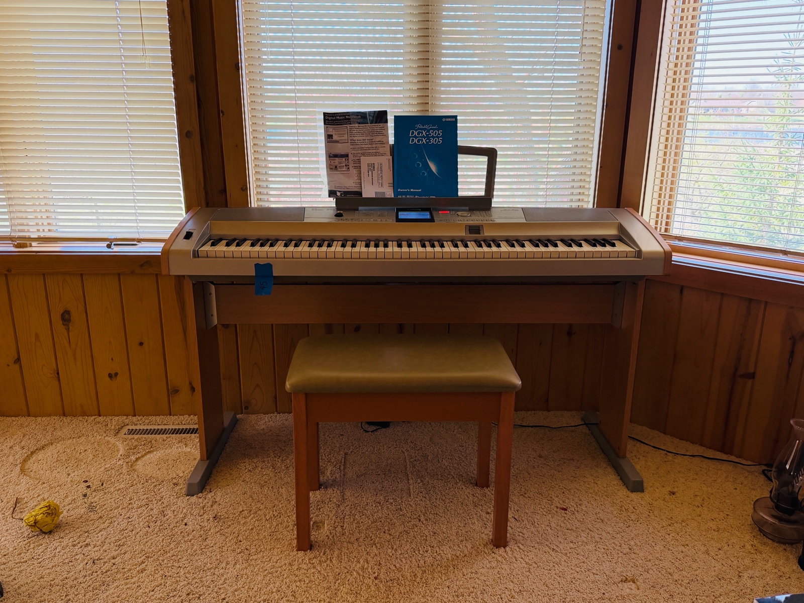 Yamaha Portable Keyboard with bench