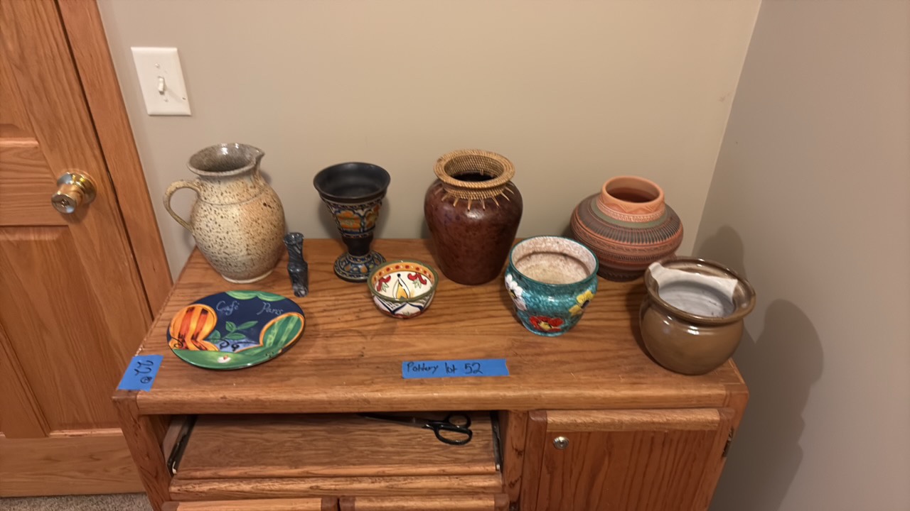 (9) Pottery pieces