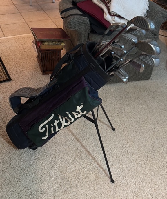 Golf clubs with Titleist golf bag